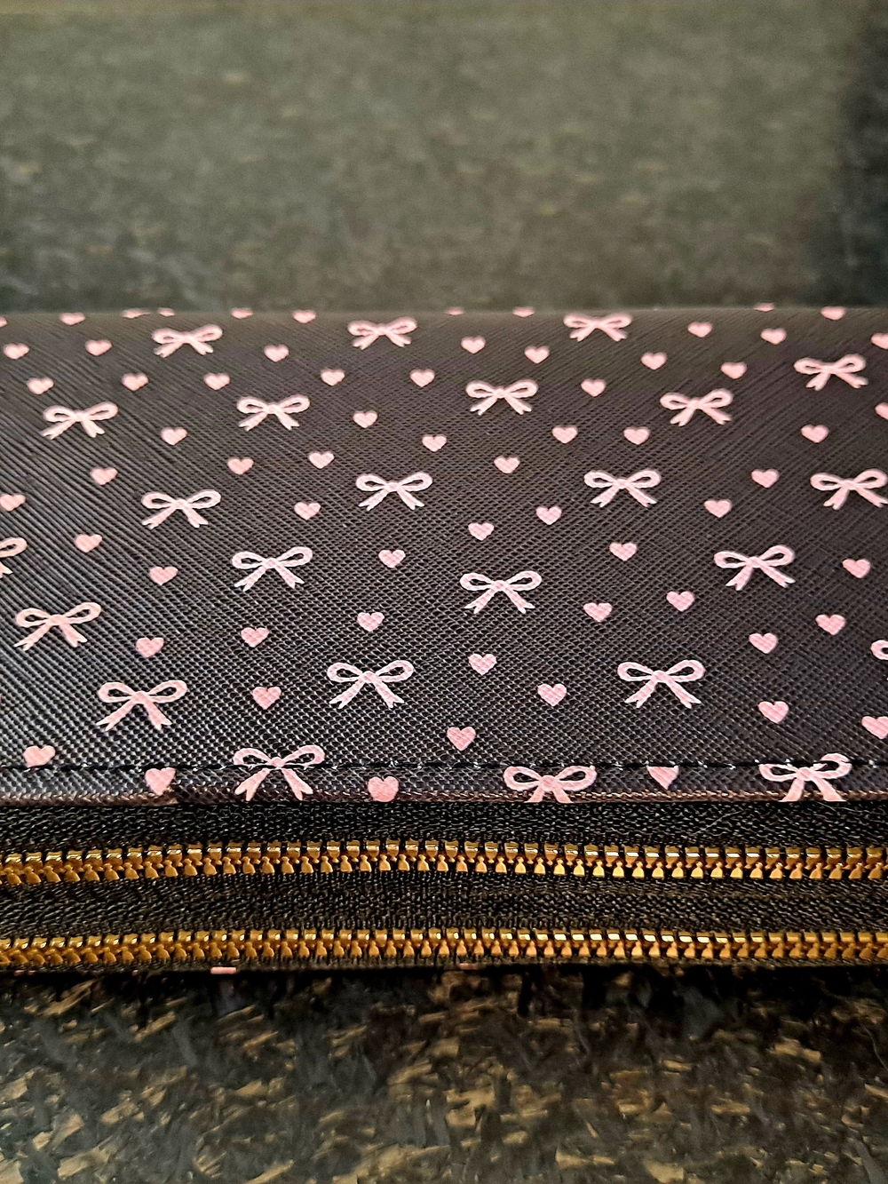 Black and Pink Bow & Heart Print Wristlet Wallet. (NWT) - Picture 6 of 15